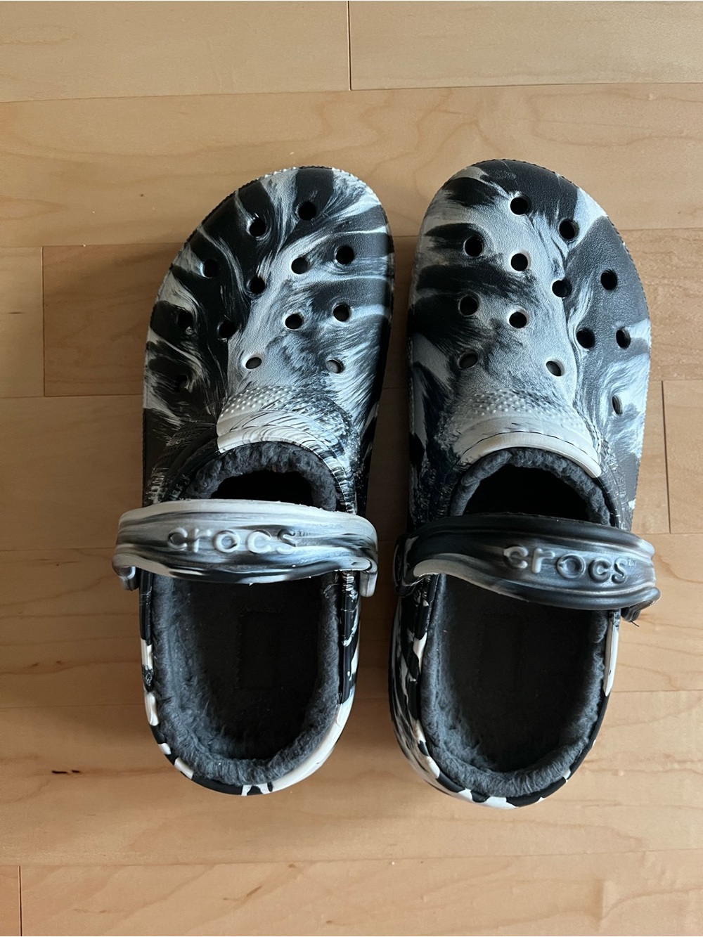 Crocs Men 7 ( Women 9)  Classic Lined winter Clog - Black and White Tie-Dye